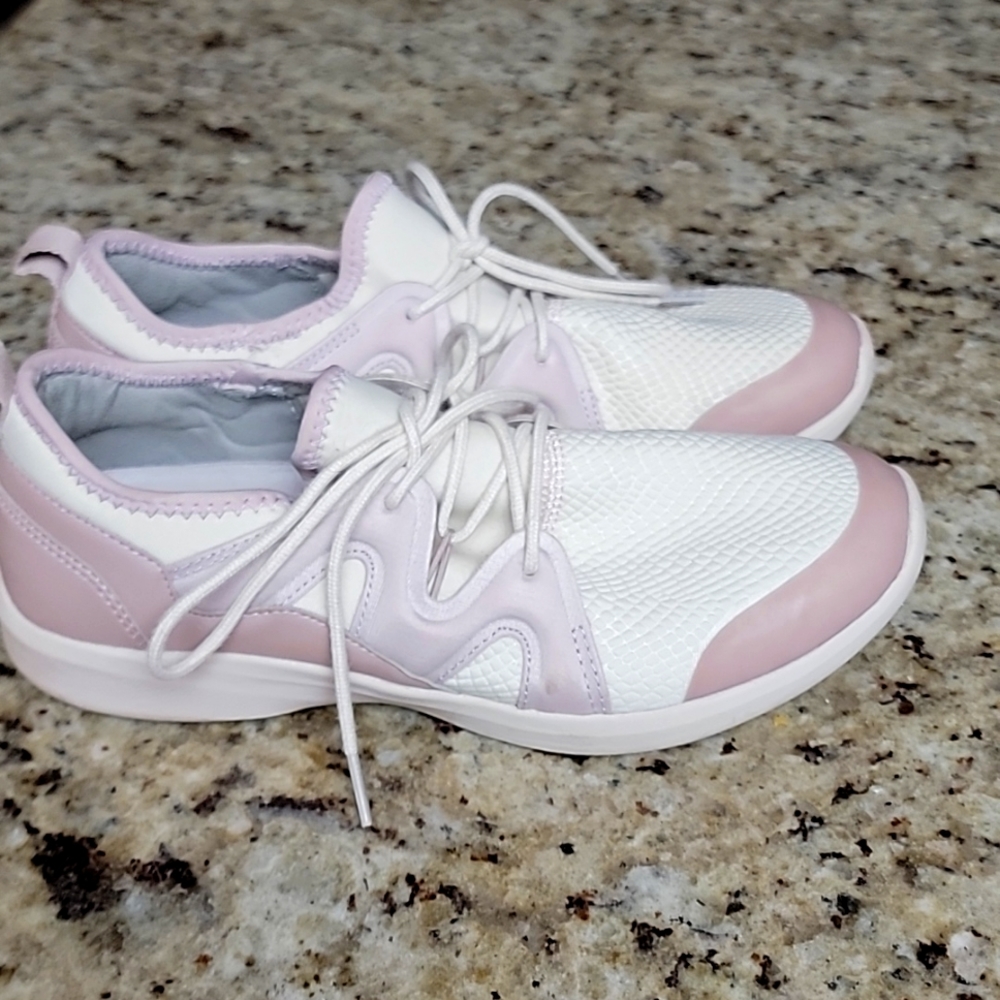 Vionic sneakers